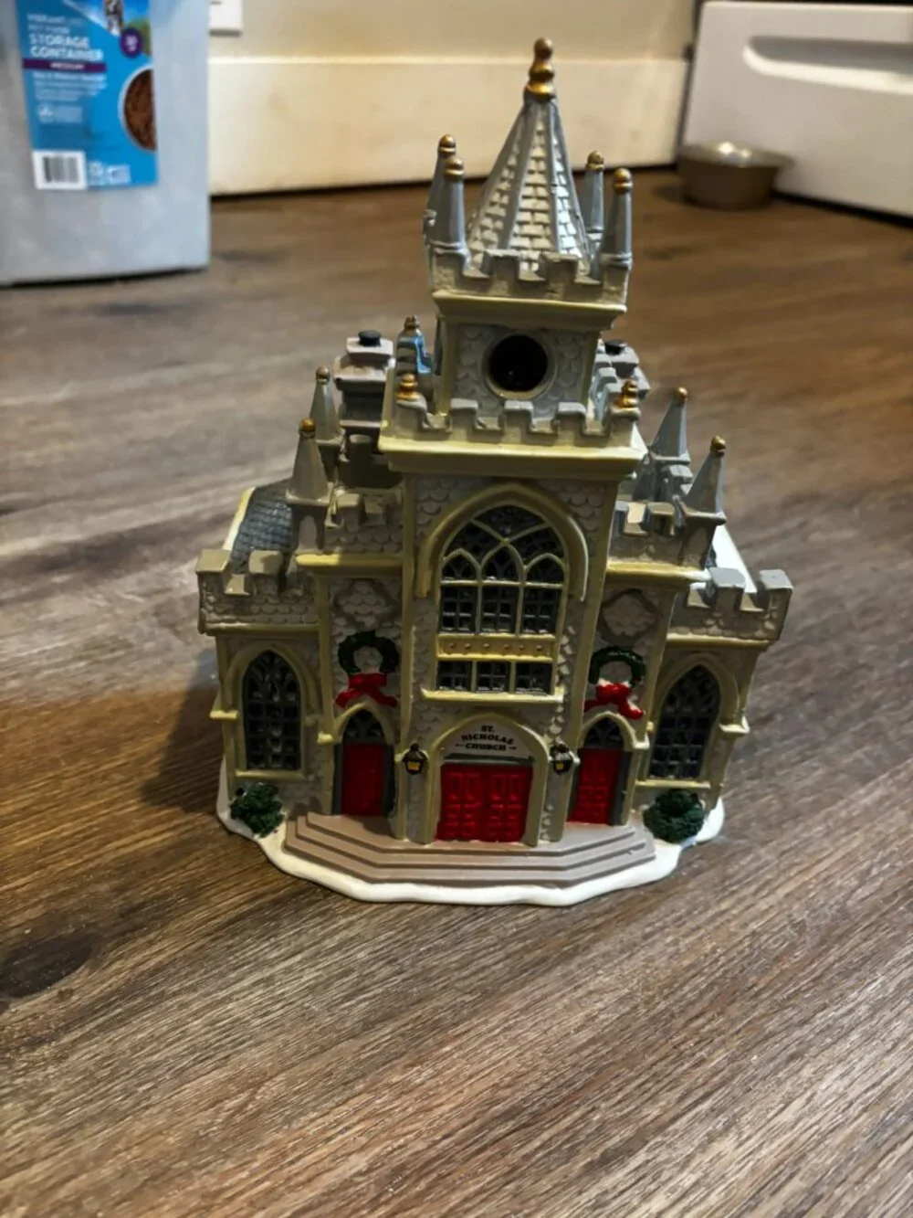 Lemax Christmas Village light up house St, Nicholas Church set w/8 accessories